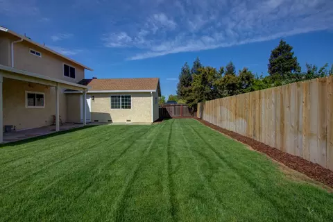 Exterior - 785 Fullerton Dr, Turlock, CA 95382 photo 4 of 6