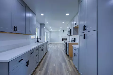 Entry Way - 785 Fullerton Dr, Turlock, CA 95382 photo 1 of 2