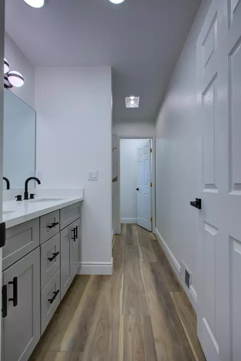 Bath - 785 Fullerton Dr, Turlock, CA 95382 photo 2 of 7