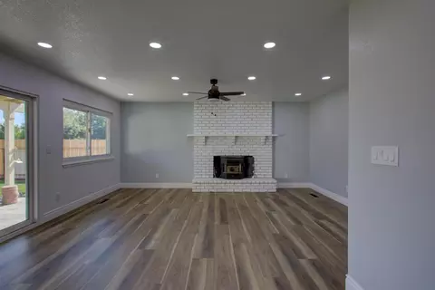 Living - 785 Fullerton Dr, Turlock, CA 95382 photo 3 of 5