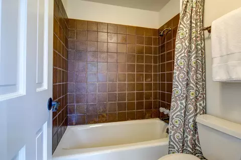 Bath - 38364 Wisteria Way, Davis, CA 95616 photo 8 of 10