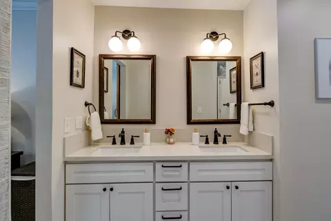 Bath - 38364 Wisteria Way, Davis, CA 95616 photo 3 of 10