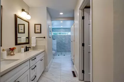 Bath - 38364 Wisteria Way, Davis, CA 95616 photo 4 of 10
