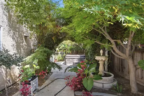 Exterior - 1900 Alex Way, Turlock, CA 95382 photo 4 of 5