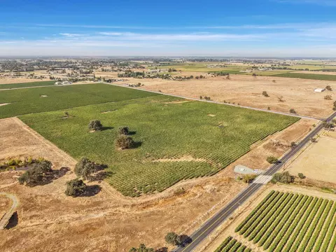 13700 Liberty Rd, Galt, CA 95632 photo 3
