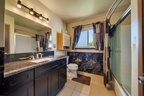 Bath - 2248 September Dr, Modesto, CA 95355 photo 1 of 3