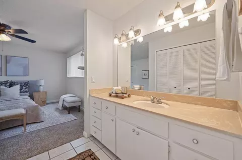 Bath - 6139 Via Casitas, Carmichael, CA 95608 photo 2 of 4