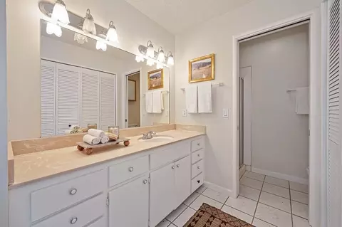 Bath - 6139 Via Casitas, Carmichael, CA 95608 photo 1 of 4