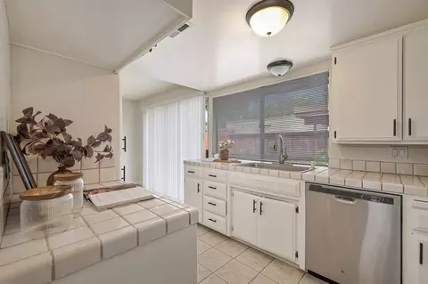 Kitchen - 6139 Via Casitas, Carmichael, CA 95608 photo 3 of 4