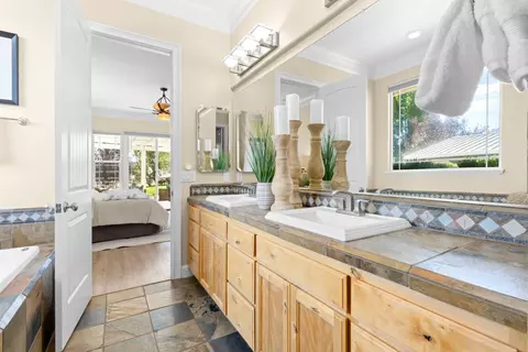 Bath - 7140 Starkview Pl, Loomis, CA 95650 photo 5 of 8