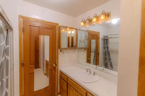 Bath - 13075 Heigen Ct, Grass Valley, CA 95945 photo 1 of 4
