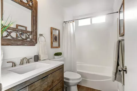 Bath - 3310 Monte Vista Ave, Davis, CA 95618 photo 4 of 4