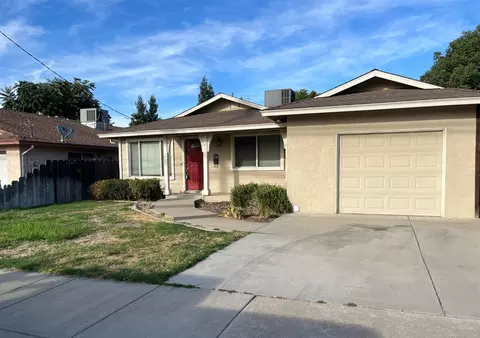 533 N 1st Ave, Oakdale, CA 95361