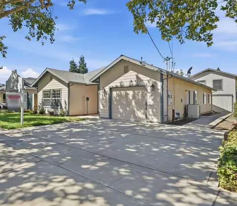 Exterior - 217 Palm Ave, Ripon, CA 95366 photo 2 of 5