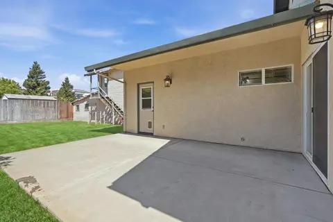 Exterior - 217 Palm Ave, Ripon, CA 95366 photo 3 of 5