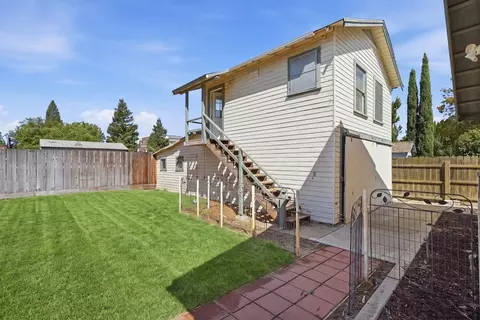 Exterior - 217 Palm Ave, Ripon, CA 95366 photo 4 of 5