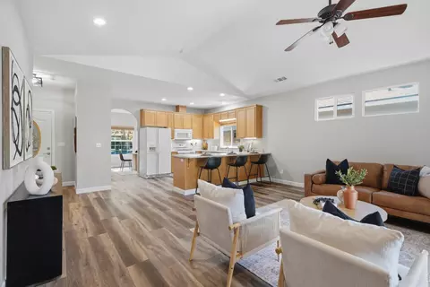 Entry Way - 217 Palm Ave, Ripon, CA 95366 photo 2 of 4