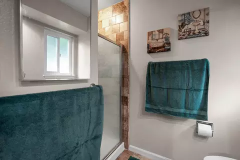 Bath - 1404 Raquel Ln, Modesto, CA 95355 photo 2 of 3