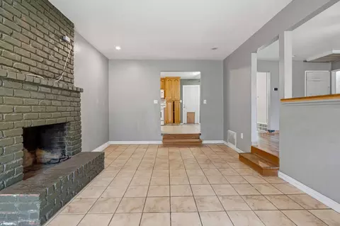 Living - 2808 Uhlig Ave, Modesto, CA 95350 photo 3 of 5