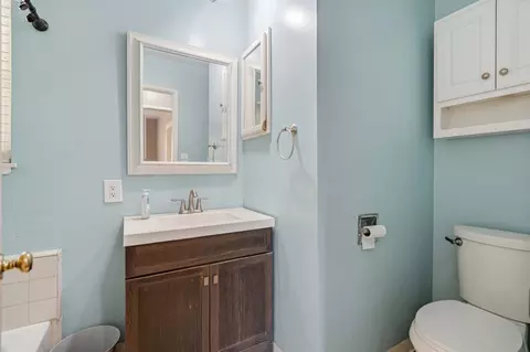 Bath - 2808 Uhlig Ave, Modesto, CA 95350 photo 1 of 3