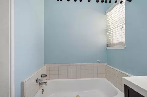 Bath - 2808 Uhlig Ave, Modesto, CA 95350 photo 2 of 3