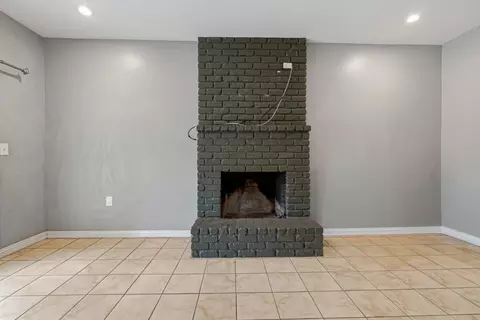 Living - 2808 Uhlig Ave, Modesto, CA 95350 photo 2 of 5