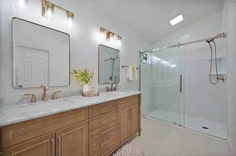 Bath - 8320 Leda Ct, Antelope, CA 95843 photo 3 of 6