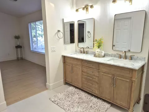 Bath - 8320 Leda Ct, Antelope, CA 95843 photo 5 of 6