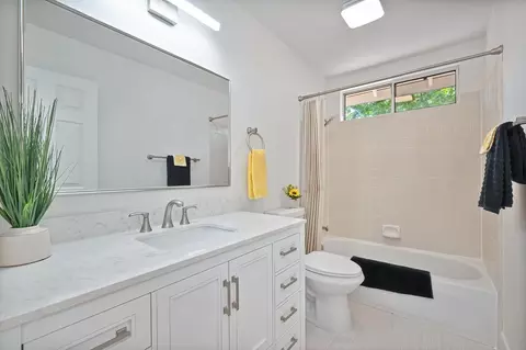 Bath - 8320 Leda Ct, Antelope, CA 95843 photo 4 of 6