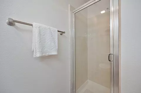 Bath - 8320 Leda Ct, Antelope, CA 95843 photo 2 of 6