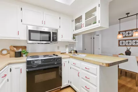 Kitchen - 406 Anza Ave, Davis, CA 95616 photo 3 of 5