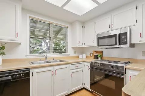 Kitchen - 406 Anza Ave, Davis, CA 95616 photo 2 of 5