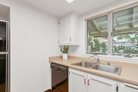 Kitchen - 406 Anza Ave, Davis, CA 95616 photo 4 of 5