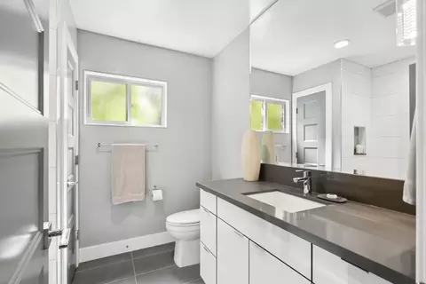 Bath - 1609 Gary Way, Carmichael, CA 95608 photo 7 of 8