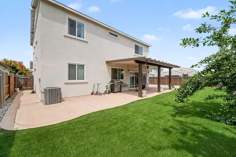 Exterior - 842 Norfolk Ave, Patterson, CA 95363 photo 9 of 10
