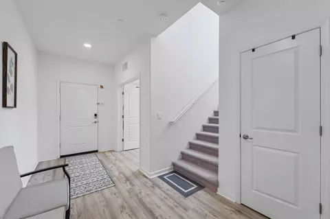Entry Way - 842 Norfolk Ave, Patterson, CA 95363 photo 6 of 10