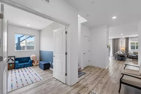 Entry Way - 842 Norfolk Ave, Patterson, CA 95363 photo 2 of 10