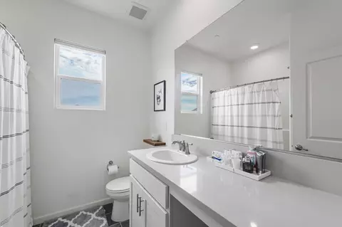 Bath - 842 Norfolk Ave, Patterson, CA 95363 photo 2 of 4