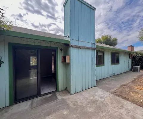 Exterior - 2025 Olive Branch Dr, Modesto, CA 95351 photo 2 of 3