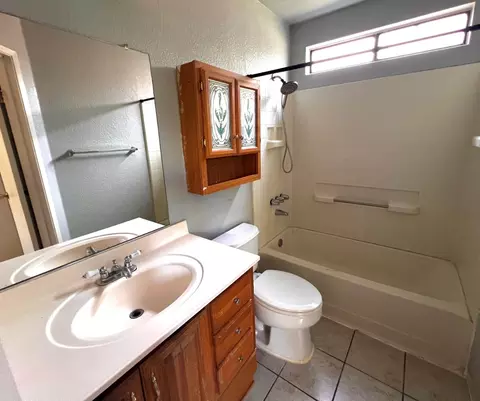 Bath - 2025 Olive Branch Dr, Modesto, CA 95351 photo 1 of 2