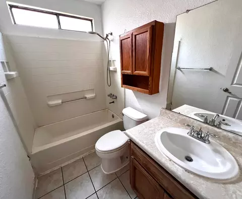 Bath - 2025 Olive Branch Dr, Modesto, CA 95351 photo 2 of 2