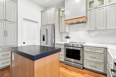 Kitchen - 887 E Milgeo Ave, Ripon, CA 95366 photo 5 of 10