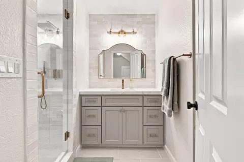 Bath - 887 E Milgeo Ave, Ripon, CA 95366 photo 5 of 5