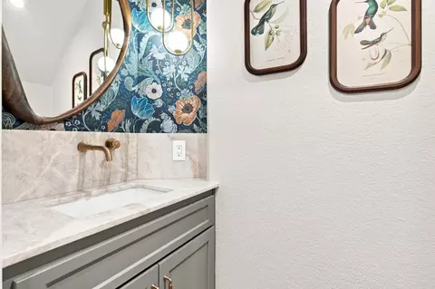 Bath - 887 E Milgeo Ave, Ripon, CA 95366 photo 1 of 5