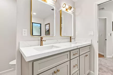 Bath - 887 E Milgeo Ave, Ripon, CA 95366 photo 4 of 5