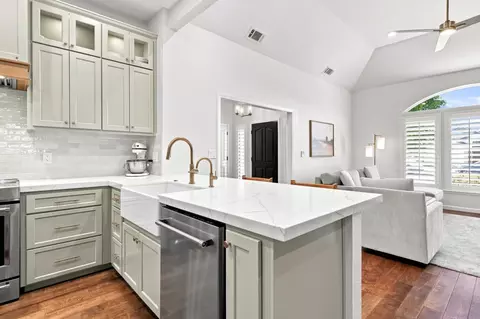 Kitchen - 887 E Milgeo Ave, Ripon, CA 95366 photo 6 of 10