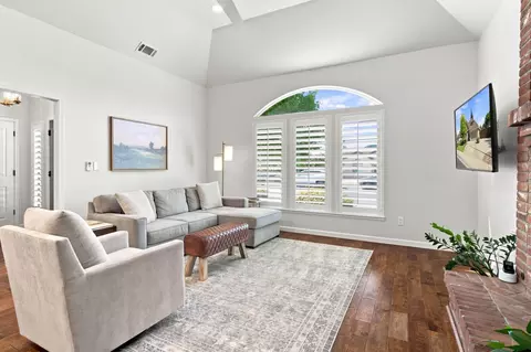 Living - 887 E Milgeo Ave, Ripon, CA 95366 photo 4 of 5