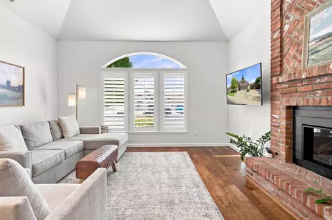 Living - 887 E Milgeo Ave, Ripon, CA 95366 photo 3 of 5