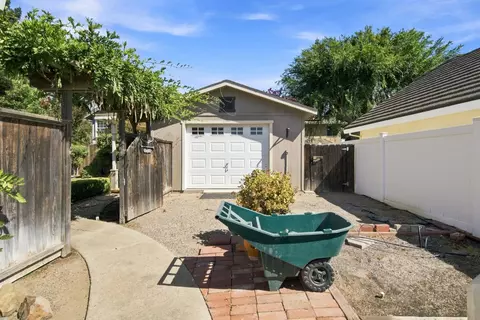 Exterior - 887 E Milgeo Ave, Ripon, CA 95366 photo 6 of 7