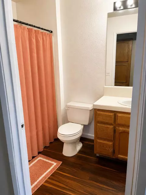 Bath - 737 Redfield Ave, Modesto, CA 95357 photo 1 of 3